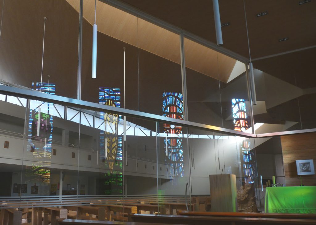 Interior Parroquia Santo Tomás Moro